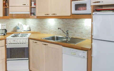 Kujalan Lomat 2: Appareil De Cuisine, Cuisine, Comptoir, Cabinetry, Principaux Appliance, Meubles, Bois, Électroménager, Le Fourneau, Evier
