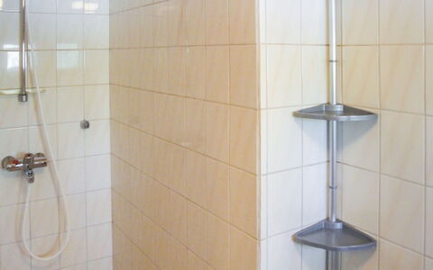 Kujalan Lomat 2: Mur, Sol, Sol, Salle De Bains, Design Intérieur, Tuile, Luminaire Plomberie, Plomberie, Pièce