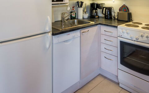 Ruka-Kitkan Kuukkeli: Appareil De Cuisine, Cuisine, Comptoir, Principaux Appliance, Cuisinière, Evier, Électroménager, Le Fourneau, Cabinetry, Design Intérieur