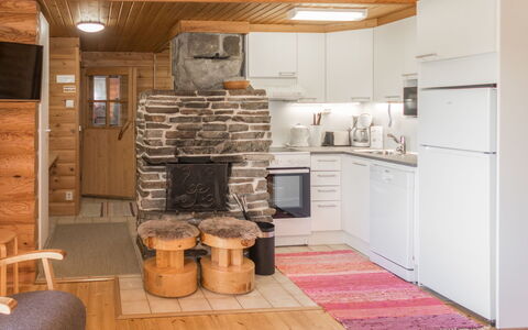 Ruka-Kitkan Käki: Bois, Plafond, Design Intérieur, Meubles, Sol, Sol, Pièce, Cuisine, Cabinetry, Tache De Bois
