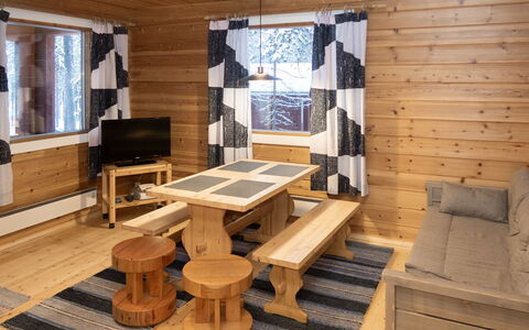 Viipusjärvi 11: Bois, Sol, Sol, Design Intérieur, Plafond, Tache De Bois, Meubles, Dur, Pièce, Planche