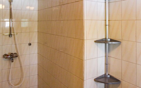 Kujalan Lomat 1: Mur, Sol, Sol, Luminaire Plomberie, Design Intérieur, Salle De Bains, Tuile, Plomberie, Pièce