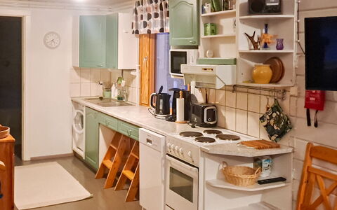 Pajalan Piilopirtti: Meubles, Cuisine, Design Intérieur, Bois, Comptoir, Sol, Principaux Appliance, Appareil De Cuisine, Luminaire, Cabinetry