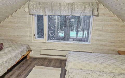 Pajalan Piilopirtti: Bois, Sol, Sol, Design Intérieur, Plafond, Chambre, Domicile, Pièce, Lit, Linge