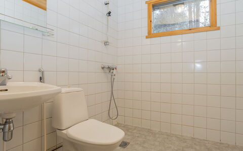 Viipusjärvi 12: Mur, Luminaire Plomberie, Sol, Bois, Sol, Salle De Bains, Lavabo, Design Intérieur, Plomberie, Plafond