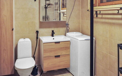 Piilola Nr 2: Luminaire Plomberie, Sol, Sol, Design Intérieur, Armoire De Toilette, Plomberie, Salle De Bains, Toilette, Évier, Cabinetry