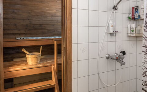 Piilola Nr 1: Sol, Bois, Luminaire Plomberie, Design Intérieur, Sol, Plomberie, Salle De Bains, Tuile, Pièce, Robinet