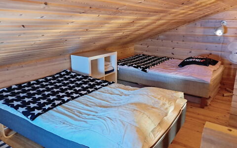 Piilola Nr 1: Chambre, Lit, Sol, Sol, Meubles, Bois, Design Intérieur, Drap De Lit, Literie, Plafond