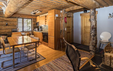 Örtsylä a: Bois, Neige, L'Hiver, Chalet, Gelé, Domicile, Cabane En Rondins, Mélèze, Siding