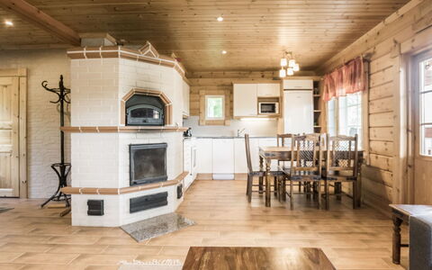 Liisakallela: Herbe, Maison, Chalet, Lot Terre, Domicile, Biens, Pelouse, Siding, Ferme, Porche