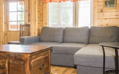 Liisakallela: Herbe, Maison, Chalet, Lot Terre, Domicile, Biens, Pelouse, Siding, Ferme, Porche