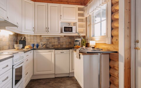 Iltarusko: Cuisine, Appareil De Cuisine, Bois, Design Intérieur, Comptoir, Principaux Appliance, Sol, Meubles, Cabinetry, Pièce