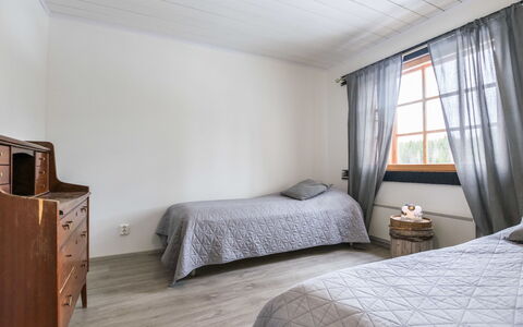 Juurakkopirtti: Sol, Sol, Lit, Chambre, Bois, Design Intérieur, Meubles, Drap De Lit, Plafond, Parquet