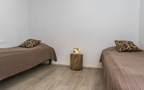 Juurakkopirtti: Sol, Sol, Bois, Chambre, Lit, Drap De Lit, Design Intérieur, Literie, Pièce, Parquet