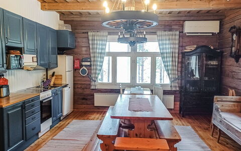Piilutupa: Domicile, Chalet, Toit, Biens, Ombre, Ferme, Pelouse, Aménagement Paysager, Jardin, Cour