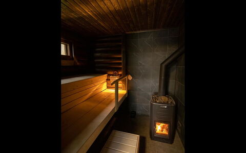 Kalliorinne: Domicile, Chalet, Toit, Biens, Ombre, Ferme, Pelouse, Aménagement Paysager, Jardin, Cour