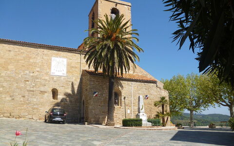 Maury: Bâtiment, Arbre, Église, Lieu De Culte, Architecture, Ville, Couvent, Chapelle