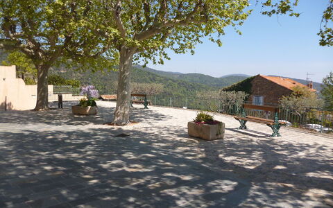 Maury: Propriété, Arbre, Ciel, Vacances, Maison, Immobilier, Paysage, Lot Terre, Tourisme, Domicile