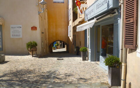 Maury: Ruelle, Rue, Ville, Pavé, Bâtiment, Quartier, Route, Sol, Infrastructure, Architecture