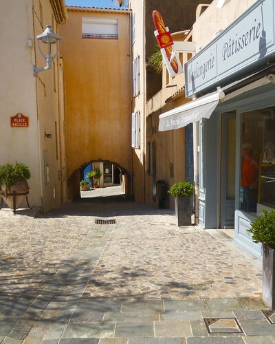 Maury: Ruelle, Rue, Ville, Pavé, Bâtiment, Quartier, Route, Sol, Infrastructure, Architecture