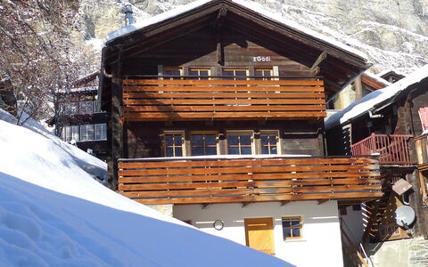 Gädi: Bâtiment, Neige, Bois, Fenêtre, Pente, Maison, Montagne, Chaîne De Montagnes, Loisir, Géologique Phénomène
