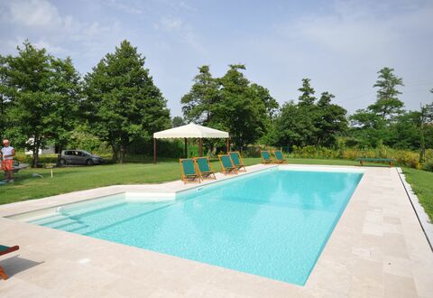 Villa Marginone: Piscine, Propriété, Loisir, Immobilier, Vacances, Maison, Bâtiment, Recours, Herbe, Architecture