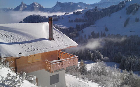 Chalet la Poya: Ciel, Montagne, Neige, Bâtiment, La Nature, Pente, Nuage, Gelé, Maison, Glacial Relief