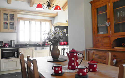 Chalet la Poya: Pièce, Design Intérieur, Meubles, Propriété, Domicile, Bâtiment, Maison, Table, Sol, Bois