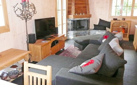 Chalet la Poya: Pièce, Salon, Meubles, Propriété, Design Intérieur, Maison, Bâtiment, Mur, Domicile, Lit