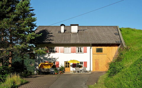 Elsa: Propriété, Maison, Domicile, Chalet, Toit, Bâtiment, Immobilier, Zone Rurale, Zone Résidentielle, Biens