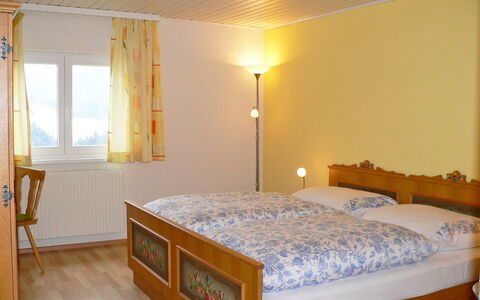 Elsa: Chambre, Lit, Meubles, Pièce, Propriété, Matelas, Cadre De Lit, Drap De Lit, Mur, Sol