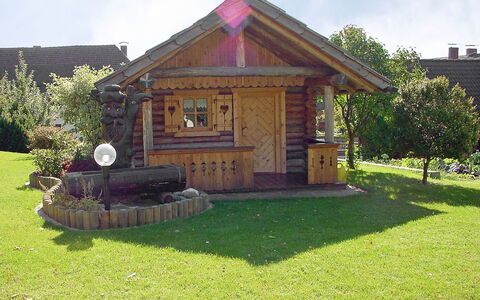 Schnitzer: Maison, Propriété, Herbe, Bâtiment, Domicile, Chalet, Cabanon, Architecture, Cabane En Rondins, Cour