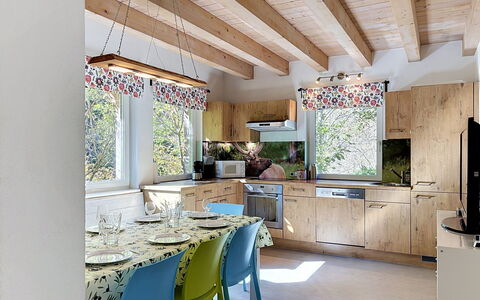 Am Arlberg: Meubles, Design Intérieur, Cuisine, Sol, Bois, Plafond, Chaise, Comptoir, Table Cuisine Et Salle A Manger, Sol
