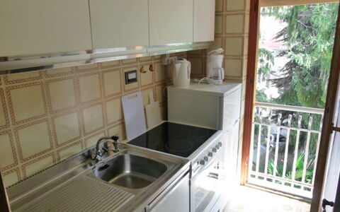 Porto Valtravaglia 200: Propriété, Pièce, Évier, Comptoir, Cuisine, Maison, Cabinetry, Bâtiment, Meubles, Sol
