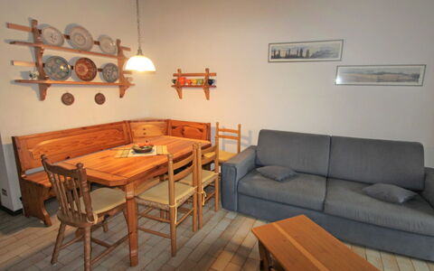 Porto Valtravaglia 200: Table, Meubles, Propriété, Canapé, Bois, Éclairage, Salon, Design Intérieur, Maison, Chaise