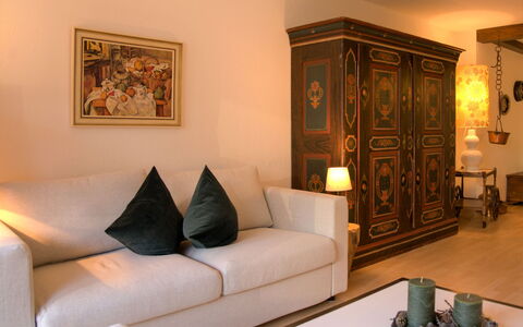 Residenz Surlej 6: Meubles, Cadre, Propriété, Confort, Canapé, Bois, Éclairage, Textile, Design Intérieur, Lampe
