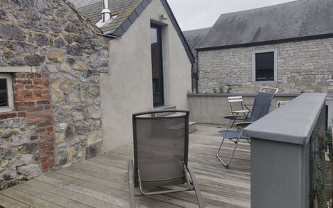 Le Ti' Bauduin: Propriété, Fenêtre, Meubles, Bâtiment, Bois, Ciel, Nuage, Brique, Chalet, Chaise