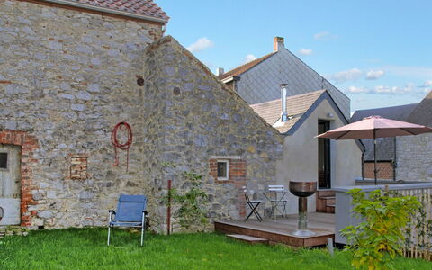 Le Ti' Bauduin: Plante, Ciel, Propriété, Bâtiment, Nuage, Fenêtre, Maison, Lot Terre, Herbe, Chalet