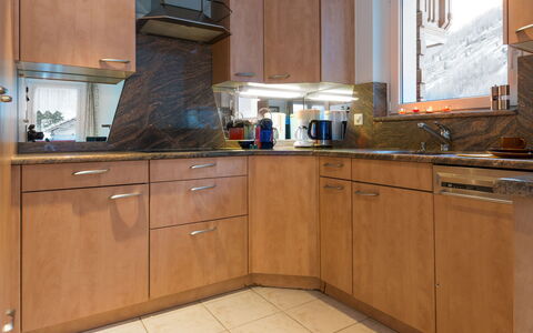 Piccolo: Marron, Comptoir, Cabinetry, Evier, Propriété, Meubles, Robinet, Évier, Appareil De Cuisine, Cuisine