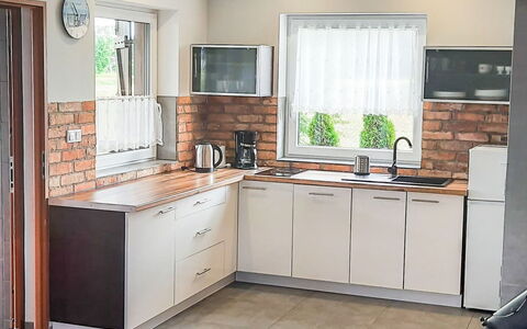 Zakątek Ventus Ii: Cabinetry, Robinet, Propriété, Comptoir, Plante, Évier, Plante D'Appartement, Bâtiment, Fenêtre, Evier
