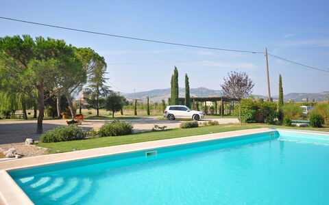 Villa Cassia: Piscine, Propriété, Immobilier, Maison, Loisir, Bâtiment, Zone Résidentielle, Villa, Biens, Vacances