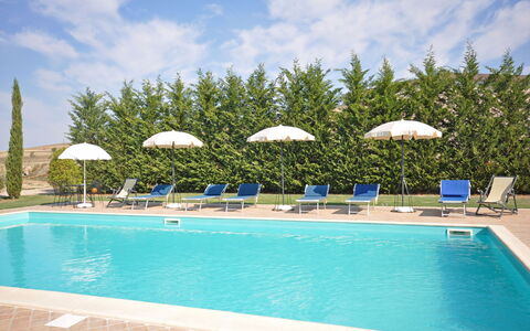 Villa Cassia: Piscine, Propriété, Recours, Vacances, Loisir, Immobilier, Bâtiment, Ciel, Maison, Appartement