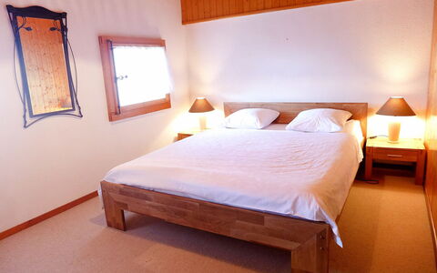 Villars 996: Chambre, Lit, Meubles, Pièce, Propriété, Cadre De Lit, Drap De Lit, Matelas, Literie, Design Intérieur