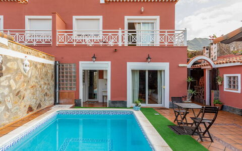 La Marea: L'Eau, Propriété, Meubles, Plante, Piscine, Vert, Fenêtre, Bleu Azur, Bâtiment, Nuage