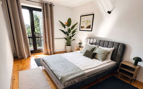 Zameczek Falsztyn: Lit, Meubles, Chambre, Design Intérieur, Literie, Drap De Lit, Sol, Bois, Sol, Pièce