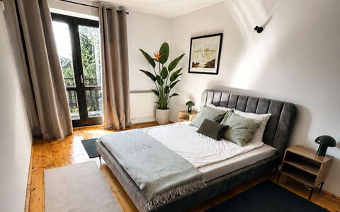 Zameczek Falsztyn: Lit, Meubles, Chambre, Design Intérieur, Literie, Drap De Lit, Sol, Bois, Sol, Textile