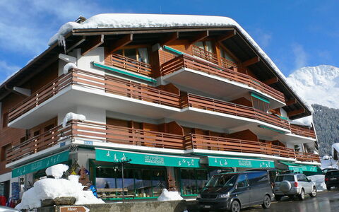 Atlantic 112: Architecture, Transport, L'Hiver, Bâtiment, Neige, Immobilier, Maison, Station De Montagne, Loisir, Hôtel