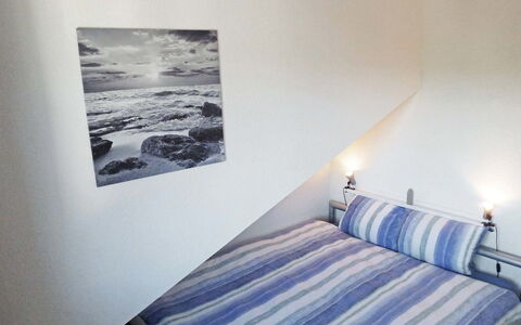 Emmetten 400: Chambre, Pièce, Lit, Propriété, Meubles, Ciel, Mur, Design Intérieur, Drap De Lit, Maison