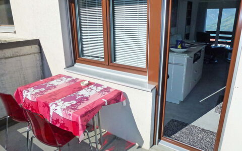 Emmetten 400: Propriété, Pièce, Rouge, Maison, Meubles, Immobilier, Bâtiment, Table, Design Intérieur, Architecture