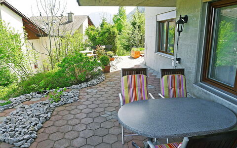 Emmetten 400: Propriété, Pièce, Bâtiment, Maison, Immobilier, Cour, Patio, Porche, Meubles, Design Intérieur
